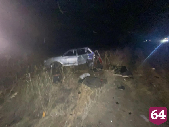 Два человека покалечились при опрокидывании автомобиля на саратовской трассе