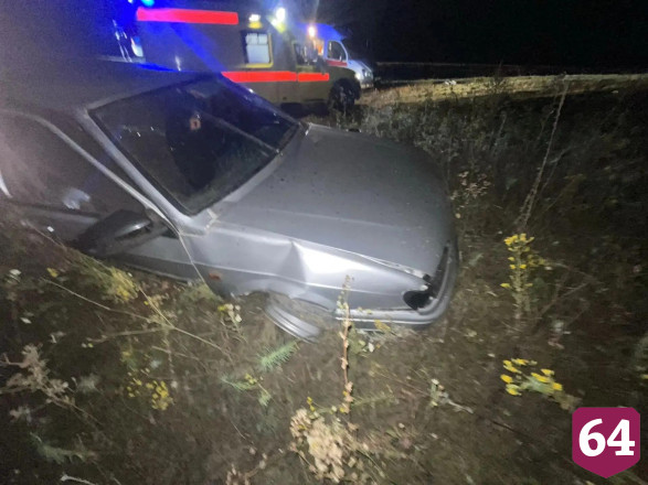 Два человека покалечились при опрокидывании автомобиля на саратовской трассе